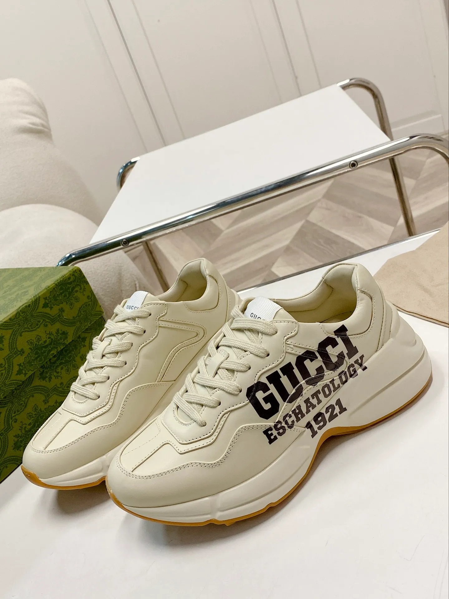 👟👟Ex-factory price 480, upgraded version 2022 Gucci Gucci top version couples' dad shoes series is new! 🖤 ⚠GG couple’s dad shoes have been popular in recent years; new colors are updated constantly; Gucci has updated new colors in 2022, and our home and counters have new ones at the same time. This classic dad shoe has celebrities and Internet celebrities Anchors and others are sure to plant grass and call ❤ Classic fashion style, distressed leather surface, 5D drawing printing; mixed surface splicing colors, etc... Original customization (off-white eco-friendly cowhide, first layer of cowhide inside), original outsole... Shiny colorful drawings embellish the sides of the shoe body, old color rubbing, package production technology, 1:1 creation / only to make the best shoes. Size: Women’s 35-45
